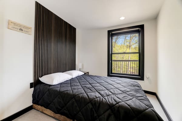 Bedroom 2 - Queen Bed