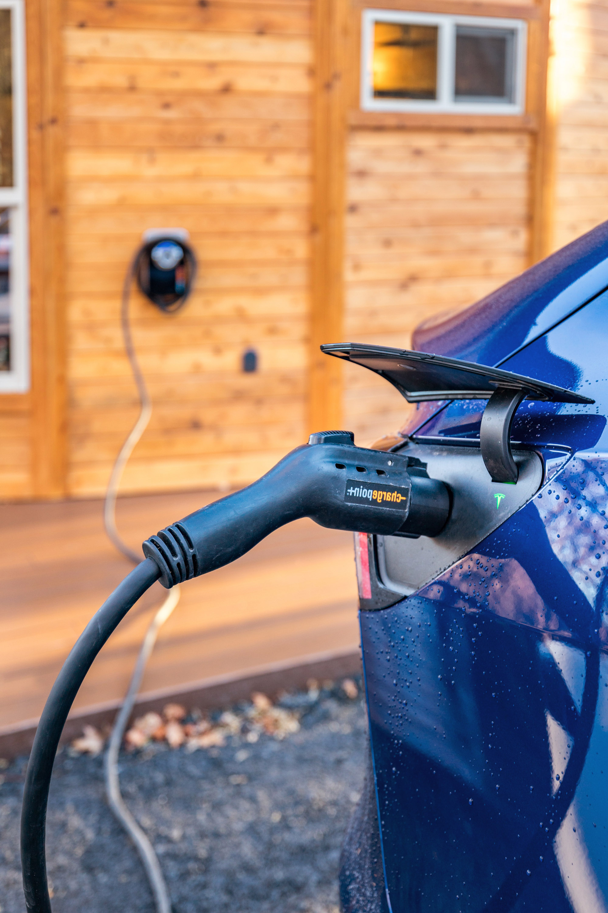 <span  class="uc_style_uc_tiles_grid_image_elementor_uc_items_attribute_title" style="color:#ffffff;">Fast Level 2 EV charger. We are getting 30-40mi per hour.</span>