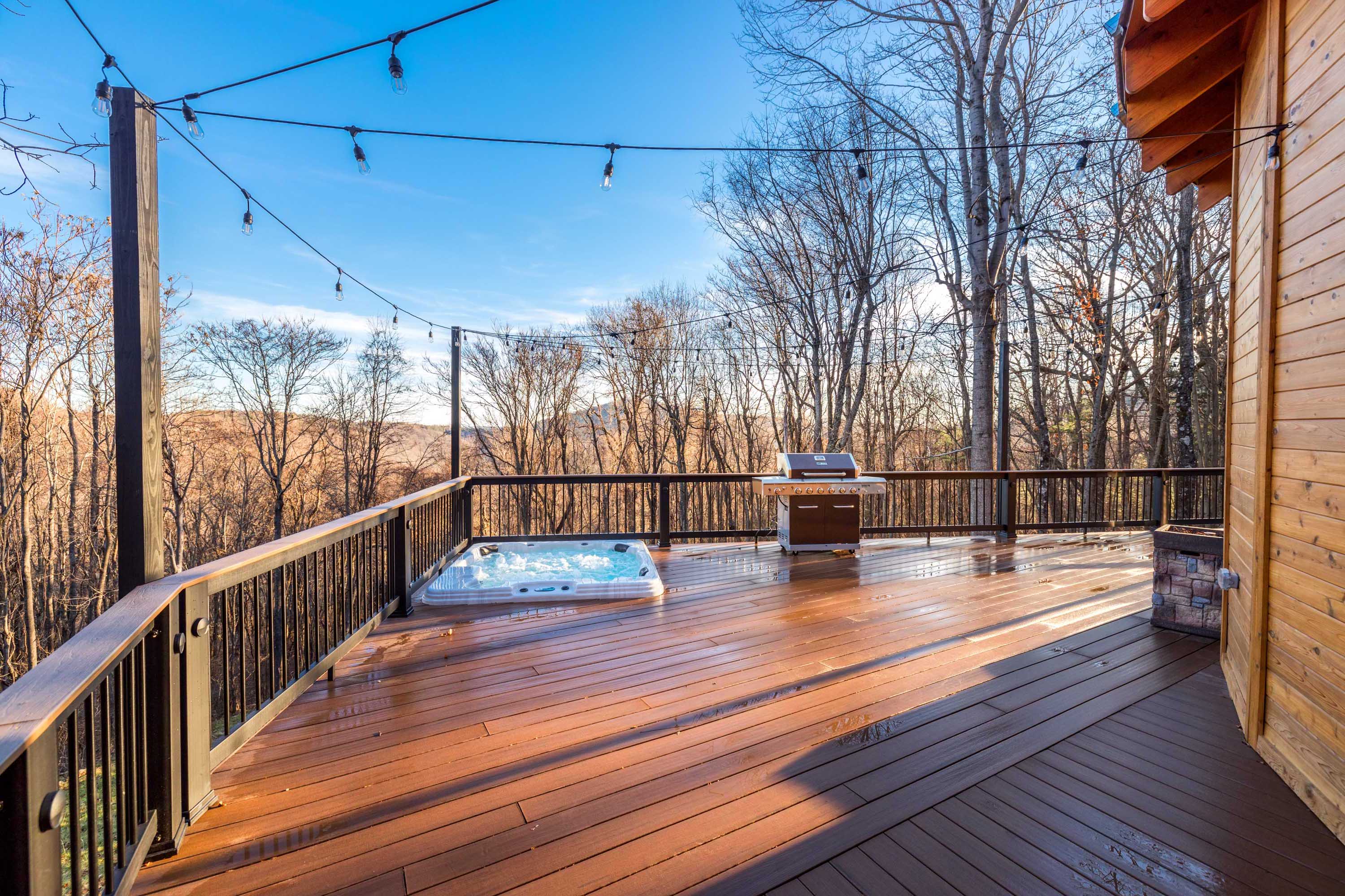 <span  class="uc_style_uc_tiles_grid_image_elementor_uc_items_attribute_title" style="color:#ffffff;">Large deck with string lights, hot tub and grill</span>