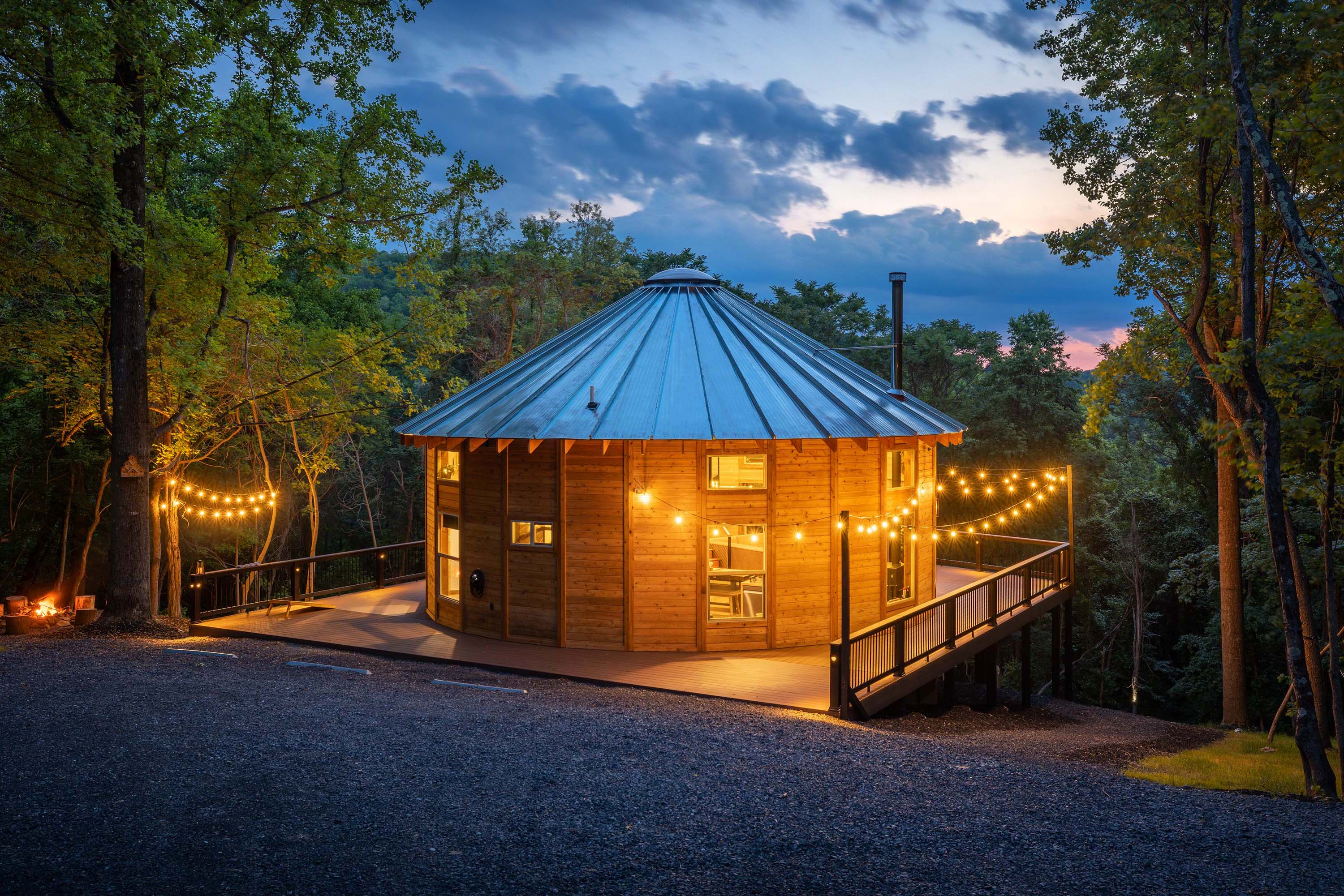 <span  class="uc_style_uc_tiles_grid_image_elementor_uc_items_attribute_title" style="color:#ffffff;">Plenty of parking at the Shenandoah Yurt</span>