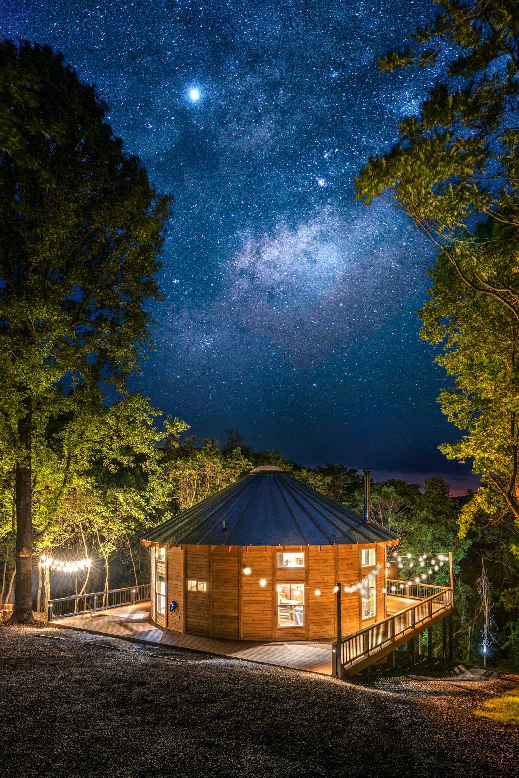 <span  class="uc_style_uc_tiles_grid_image_elementor_uc_items_attribute_title" style="color:#ffffff;">Stargazing at the Shenadoah Yurt</span>