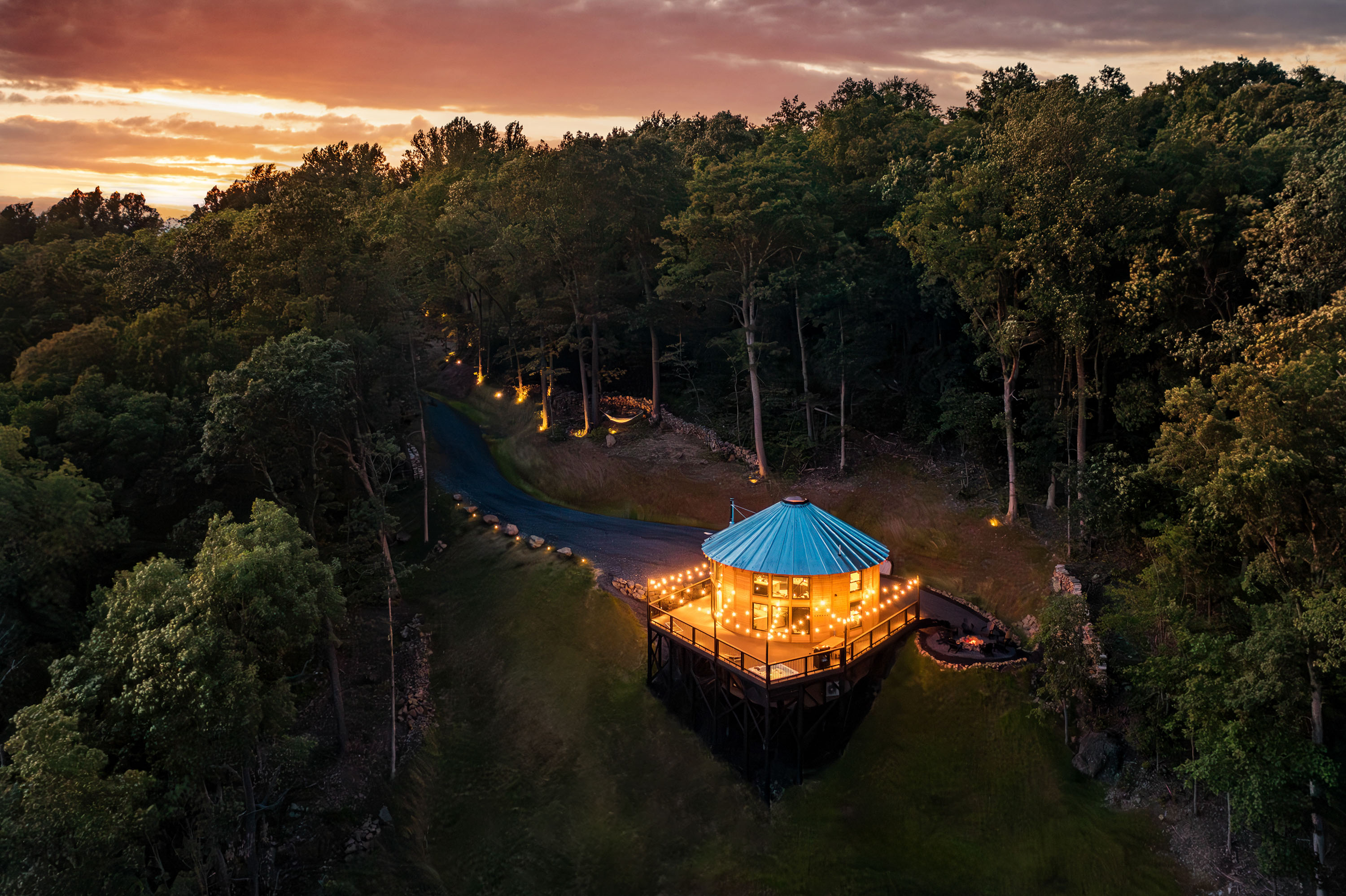 <span  class="uc_style_uc_tiles_grid_image_elementor_uc_items_attribute_title" style="color:#ffffff;">Drone aerial photo, Blue Ridge Mountains View - Skyline Yurt</span>