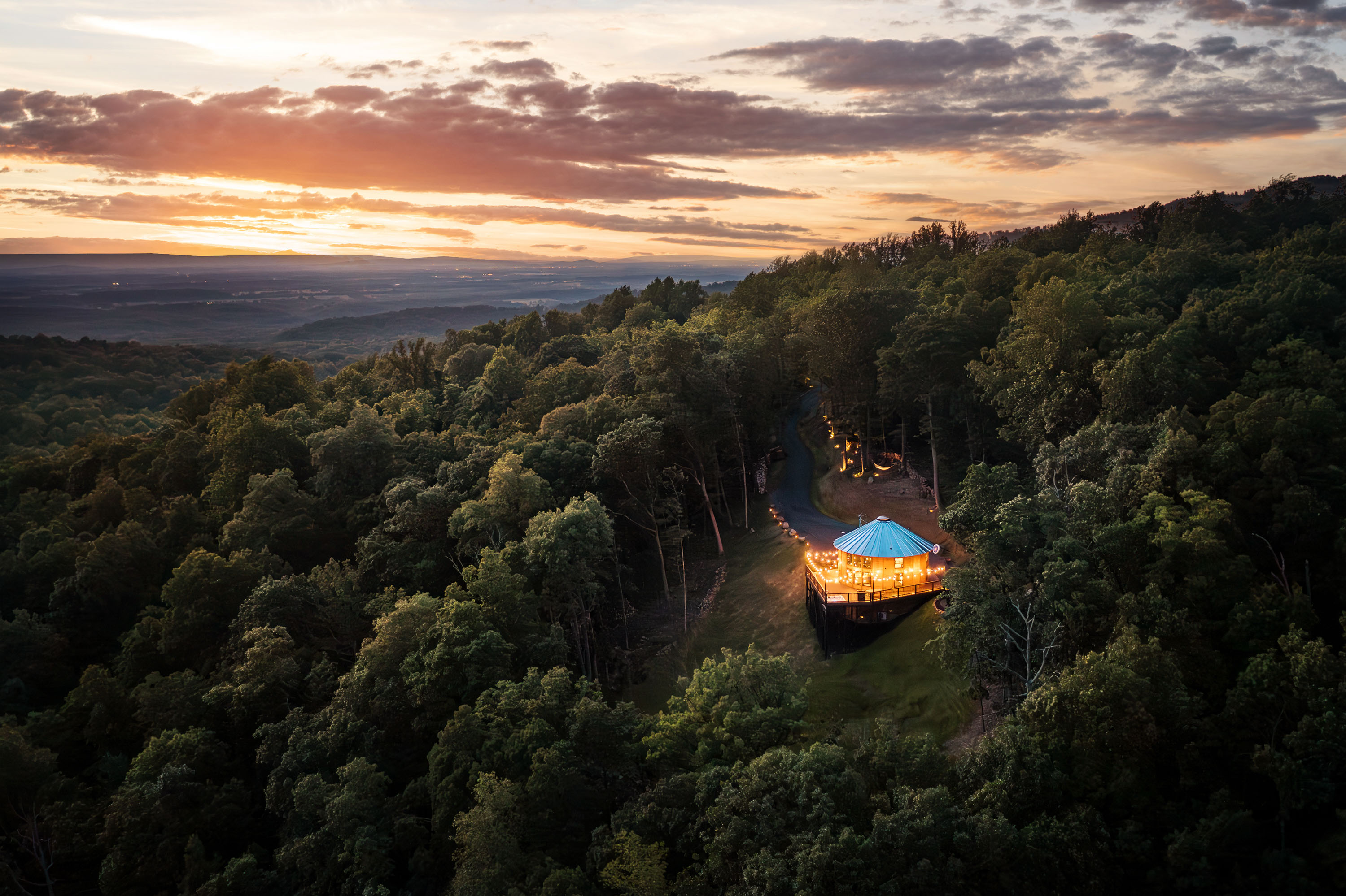<span  class="uc_style_uc_tiles_grid_image_elementor_uc_items_attribute_title" style="color:#ffffff;">Drone aerial photo, Blue Ridge Mountains View, sunset - Skyline Yurt</span>